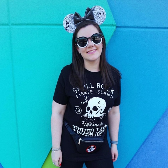 *Final Price Reduction* Disney Peter Pan Pirate Island Skull Rock T-Shirt - Picture 3 of 6